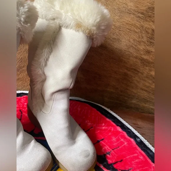 Y2K BONGO fuzzy boots! - Picture 6 of 6